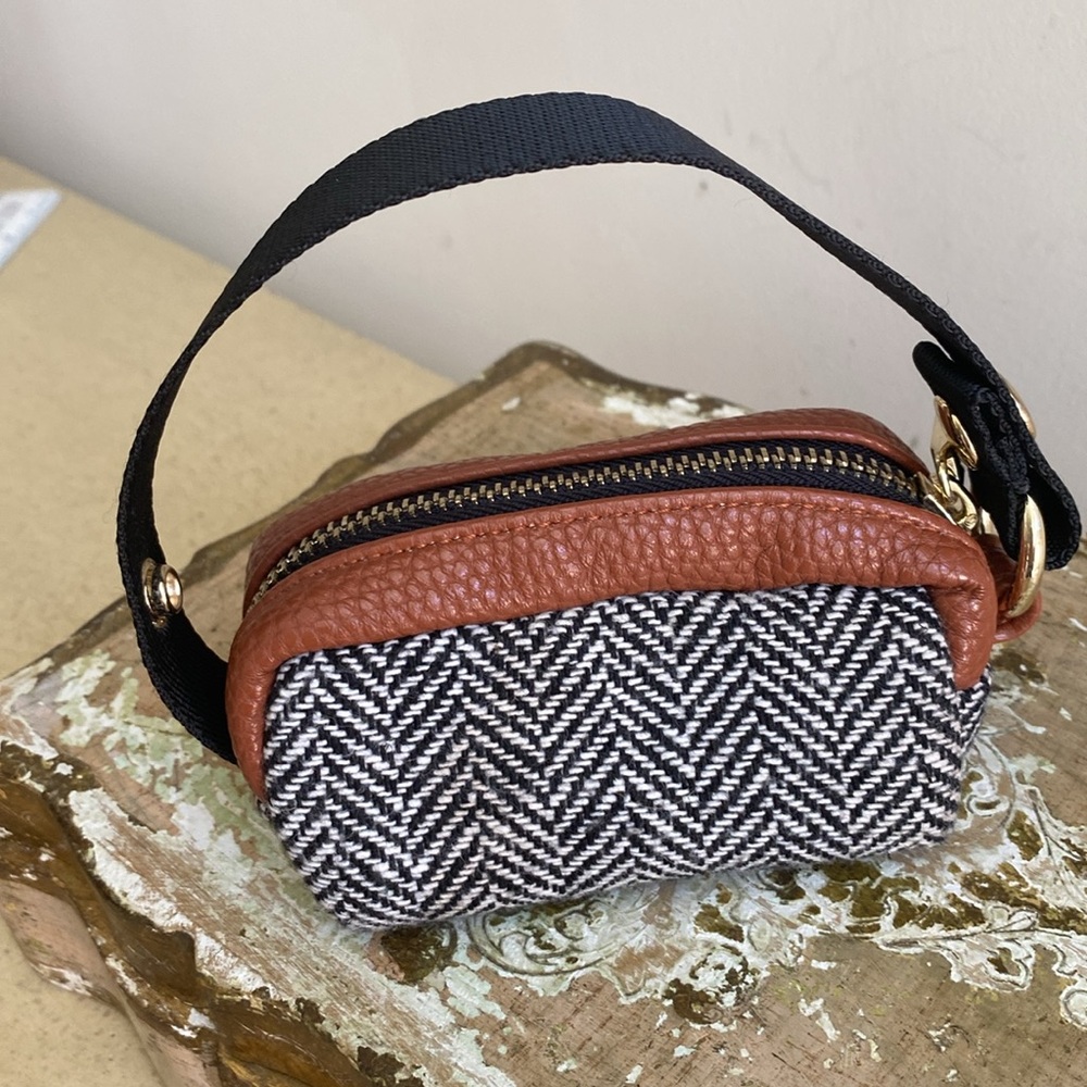itzy ritzy Black & Brown Mini Wristlet for Kids - Picture 4 of 12